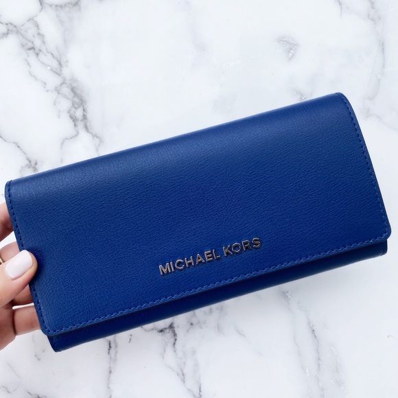 SALE‼️‼️ Michael kors large flap wallet carryall - Picture 3 of 8